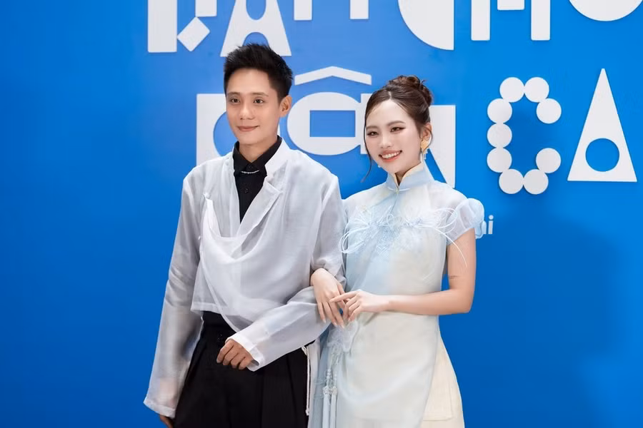 Diễn viên Bảo Định đóng vai chồng của Phương Mỹ Chi trong MV Thiên đường với người thương xuất hiện khá muộn tại sự kiện. ẢNH: BTC CUNG CẤP