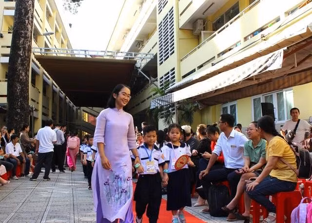 Cha mẹ, thầy cô, xã hội cùng đồng hành giúp các học sinh có môi trường học tập tốt nhất