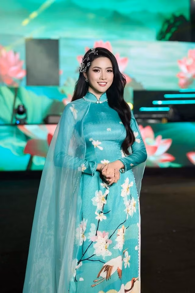 Ở tuổi 36, Phan Thị Mơ ghi điểm bởi nhan sắc trẻ trung. Ngoài tích cực tập luyện và ăn uống khoa học, việc giữ tinh thần lạc quan là bí quyết giúp nàng hậu duy trì sắc vóc