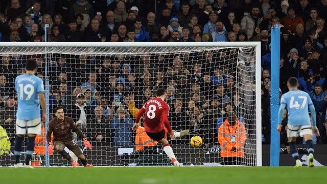 Bruno Fernandes sút thắng phạt đền, gỡ hòa 1-1 cho Man United