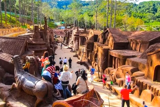 Công trình Đường hầm đất sét trong dự án Sao Đà Lạt là một trong địa điểm thu hút nhiều du khách. Ảnh: K.L