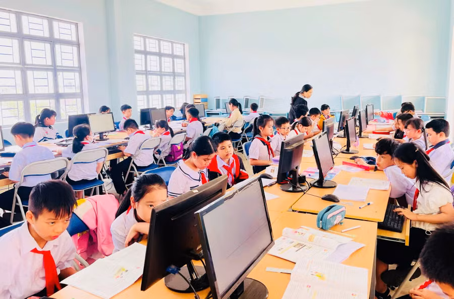 truong-tieu-hoc-nguyen-binh-khiem-phuong-yen-the-tp-pleiku-trien-khai-thanh-toan-khong-dung-tien-mat-trong-truong-hoc-tu-nam-hoc-2023-2024-a-td.jpg