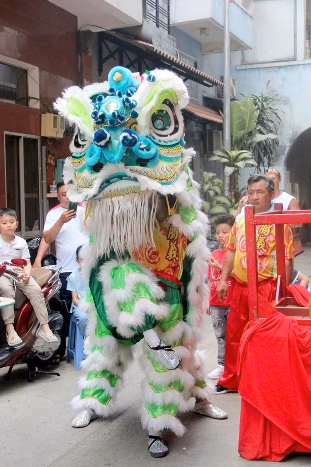 Sắc lam đặc trưng của lân Thanh Long do Huỳnh Gia Lương thực hiện