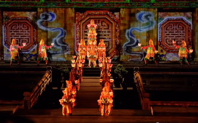 Du lịch Huế trở thành điểm đến di sản thu hút du khách trong và ngoài nước nhờ hoạt động nghệ thuật trải dài suốt 4 mùa trong năm. (Ảnh: CTV/Vietnam+)