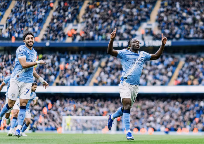Jeremy Doku giải tỏa thế bế tắc cho Man City bằng siêu phẩm
