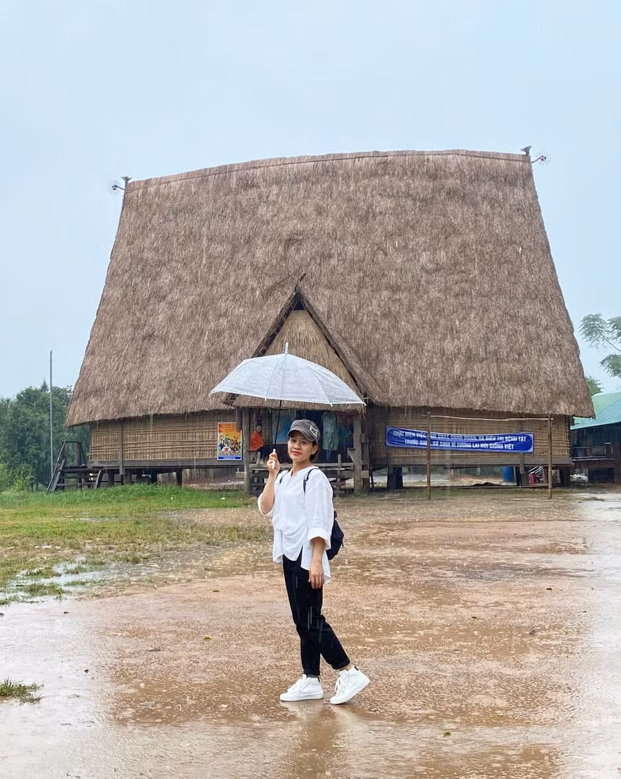 toi-den-tham-lang-kon-mah-vao-mot-ngay-mua-se-lanh-mua-giang-loi-nho-cang-khien-cho-mien-xa-them-phan-thenh-thang.jpg