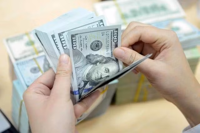 Giá USD tự do giảm nhẹ