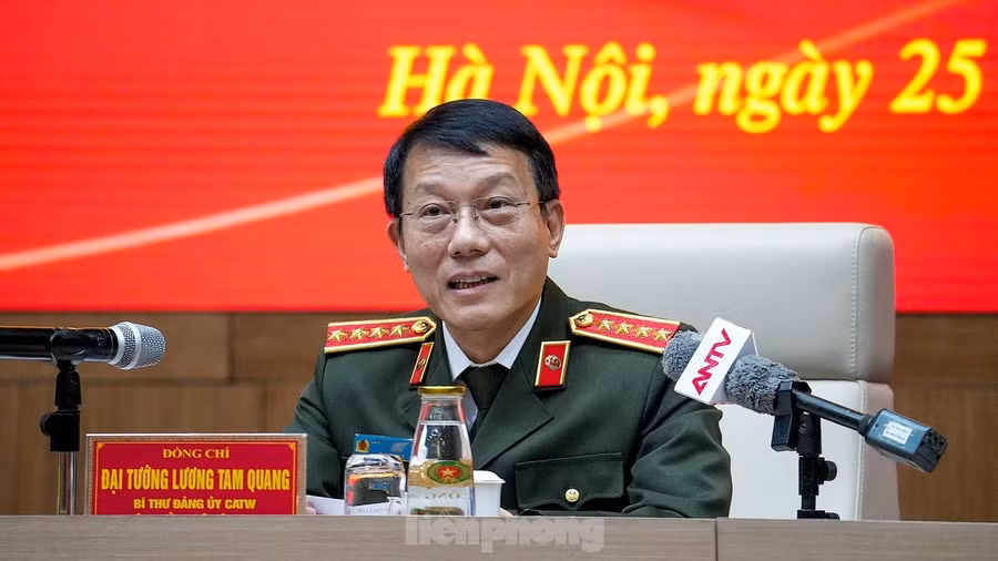 Bộ trưởng Lương Tam Quang chia sẻ tại buổi đối thoại.