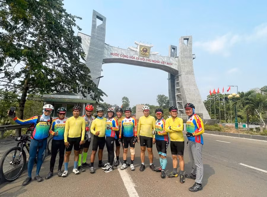 noi-dai-tinh-yeu-que-huong-tren-nhung-vong-xe.jpg