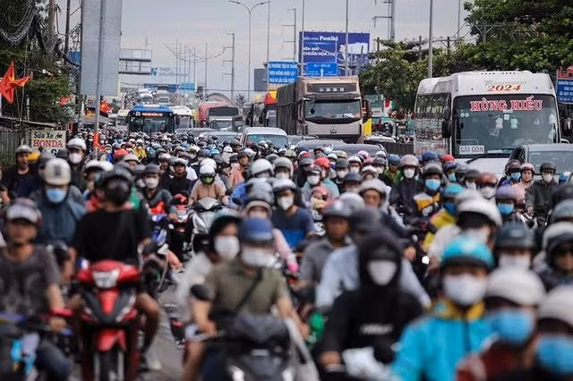 QL1 đoạn từ đường Kinh Dương Vương đến ranh tỉnh Long An thường xuyên kẹt xe, là 1 trong 5 dự án được thực hiện hợp đồng BOT