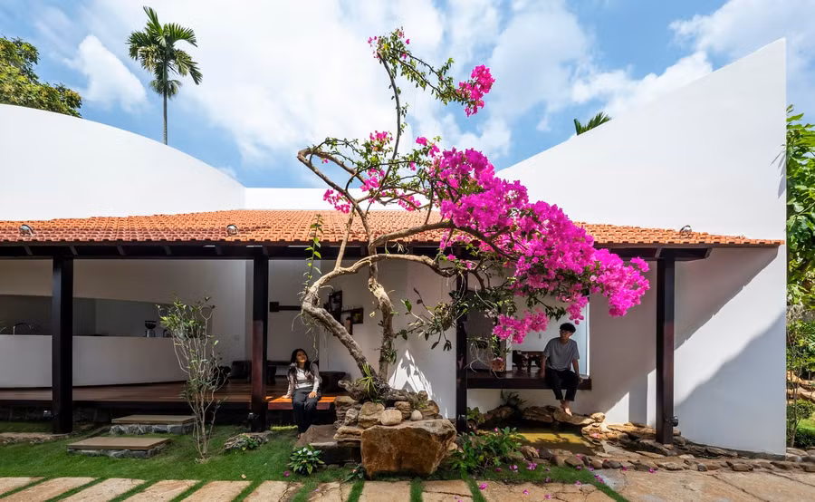 Trong văn hoá dân gian, chái nhà là phần mở rộng của ngôi nhà chính nhằm mở rộng không gian sống, thêm phần tiện nghi cho ngôi nhà.