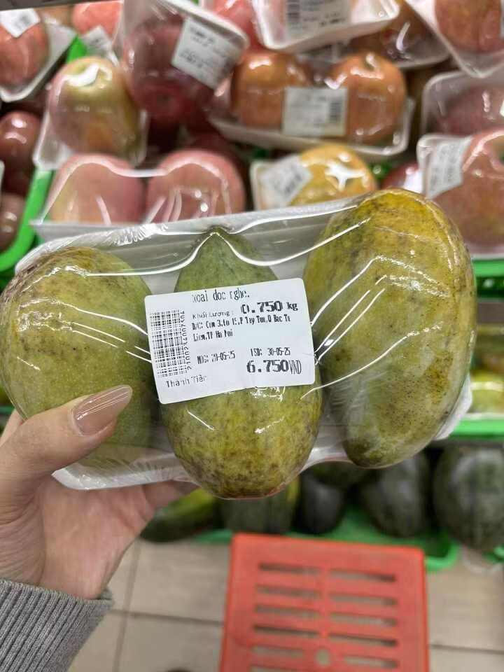 Các loại rau củ quả ở siêu thị được đóng gói với giá rất rẻ.