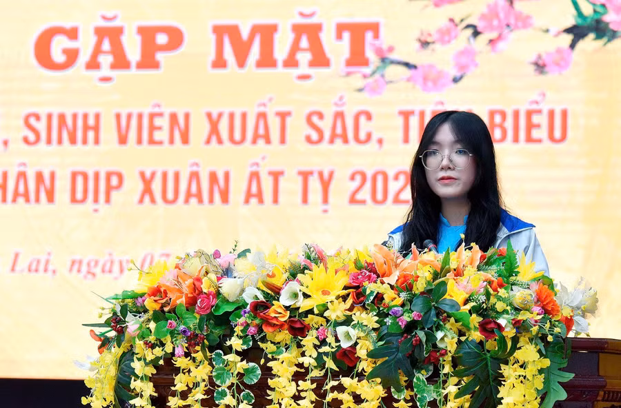 em-luong-kieu-xuan-lop-12c1-truong-thpt-chuyen-hung-vuong-tp-pleiku-tu-hua-se-gang-suc-hon-nua-de-tro-thanh-nhung-cong-dan-co-ich-xung-dang-voi-niem-tin-yeu-va-ky-vong.jpg