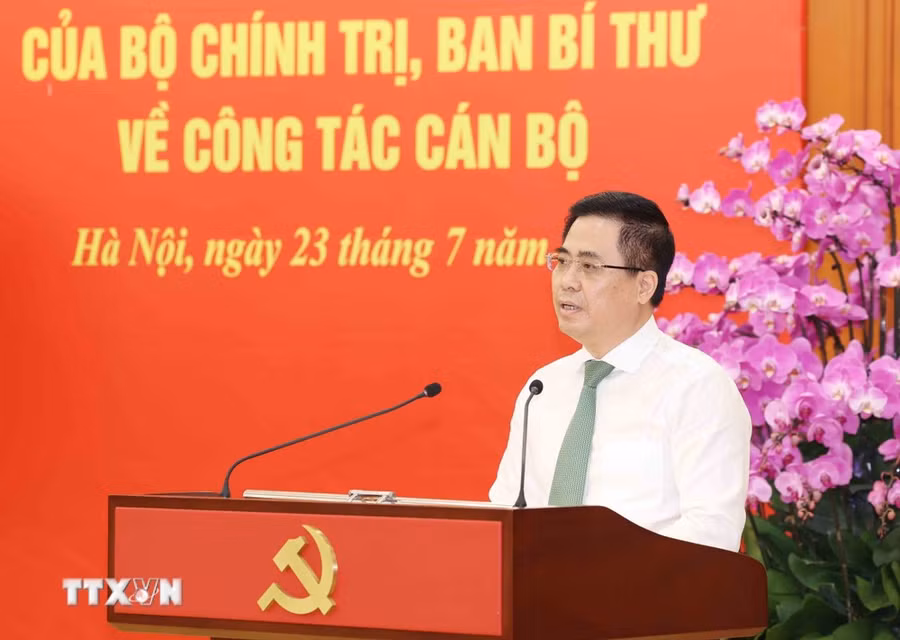 Đồng chí Nguyễn Hoàng Giang, Ủy viên Trung ương Đảng, Phó Trưởng Ban Chính sách, Chiến lược Trung ương, phát biểu nhận nhiệm vụ. (Ảnh: Phương Hoa/TTXVN)