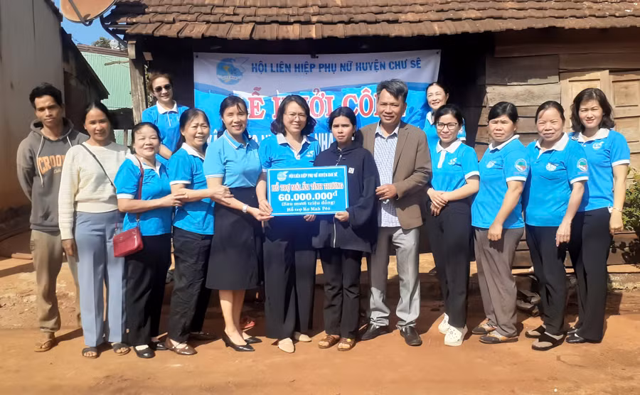 hoi-lien-hiep-phu-nu-lhpn-tinh-gia-lai-tham-du-le-khoi-cong-nha-tinh-nghia-cho-gia-dinh-anh-ro-mah-peo-30-tuoi-tru-tai-lang-ngo-ser-glan-thi-tran-chu-se-anh-dvcc-2.jpg