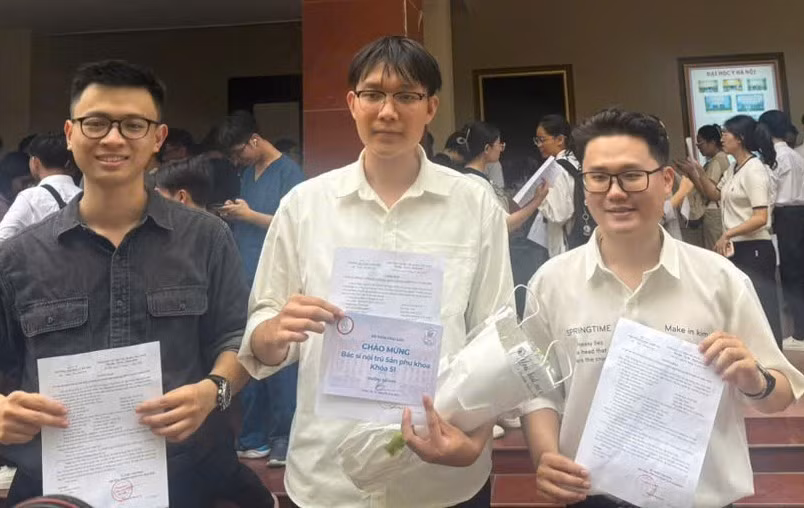 Từ trái qua phải, 3 gương mặt thủ khoa: Phạm Quang Minh- Nguyễn Đức Anh Quân - Phạm Đức Thành. Ảnh: Đỗ Hợp