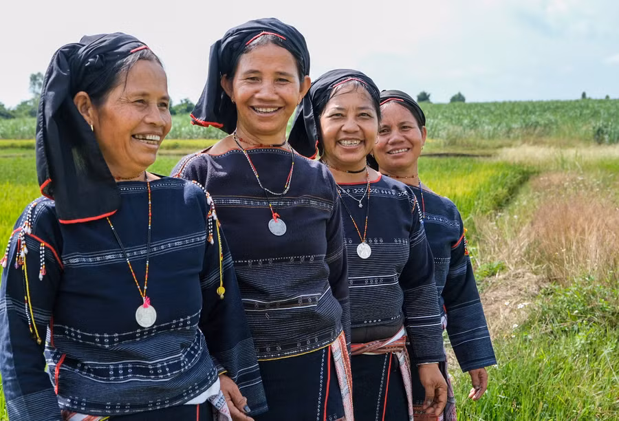 bon-chi-em-gai-nguoi-bhanra-tu-trai-qua-dinh-thi-hien-dinh-thi-hong-dinh-thi-ha-dinh-thi-huong-deu-la-thanh-vien-chu-chot-cua-doi-cong-chieng-nu-lang-kgiang.jpg