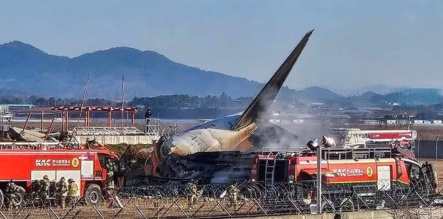 Hiện trường vụ tai nạn máy bay tại Hàn Quốc sáng 29.12