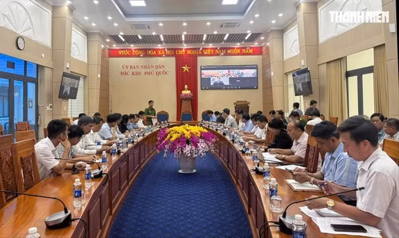 Cuộc họp trực tuyến sáng 12.7 do Chủ tịch UBND tỉnh An Giang chủ trì về công tác khắc phục hậu quả vụ lật ca nô