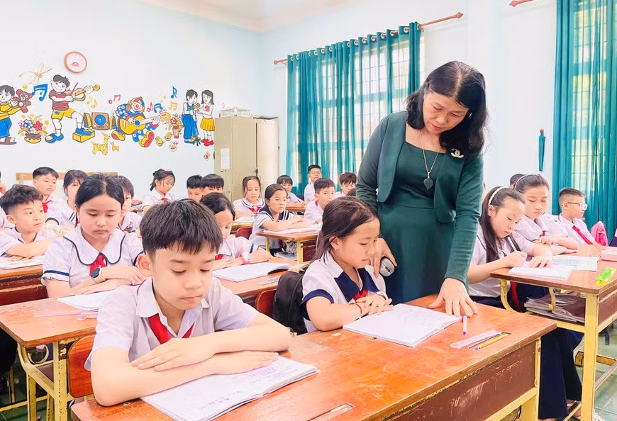 co-truong-thi-loan-giao-vien-truong-tieu-hoc-le-quy-don-cho-rang-su-phoi-hop-tu-phia-phu-huynh-de-dong-hanh-voi-cac-con-trong-hoc-tap-la-rat-can-thie.jpg