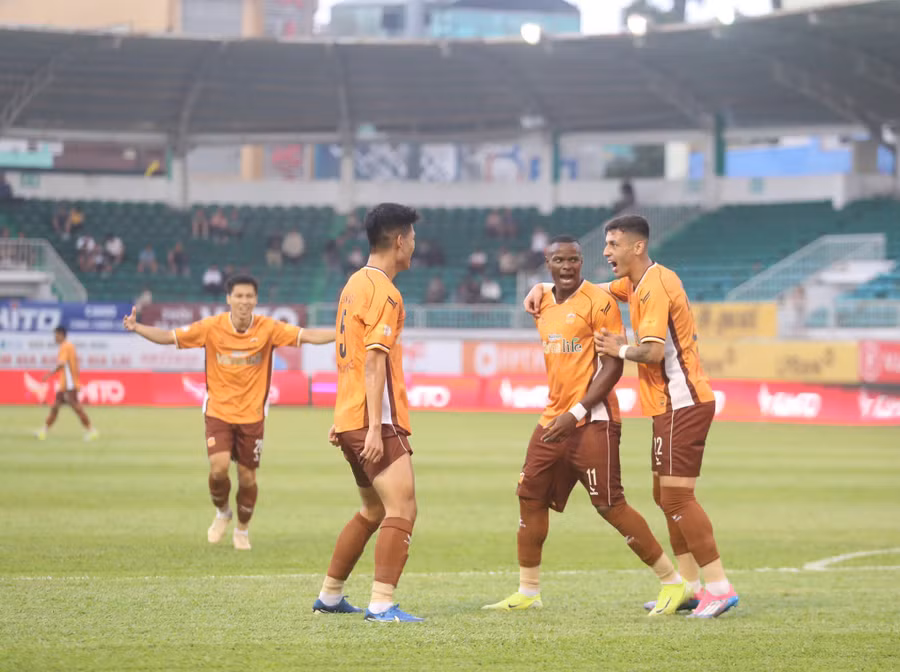 hagl-da-nam-1-tay-den-chiec-ve-tru-hang-anh-van-ngoc.jpg