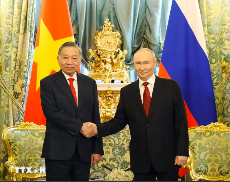 Tổng Bí thư, Chủ tịch nước Tô Lâm với Tổng thống Nga Vladimir Putin. Ảnh: TTXVN