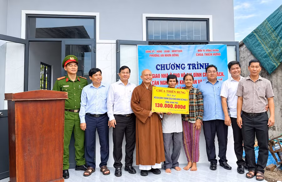 trao-mai-am-tiep-suc-gia-dinh-kho-khan.jpg