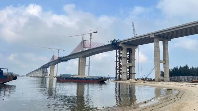 Cầu Thuận An, đoạn vượt cửa biển.