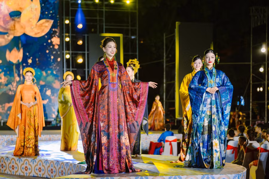 Nhiều nàng hậu góp mặt trong sự kiện Lễ hội áo dài Đà Nẵng, lan tỏa trang phục truyền thống đến người dân và du khách