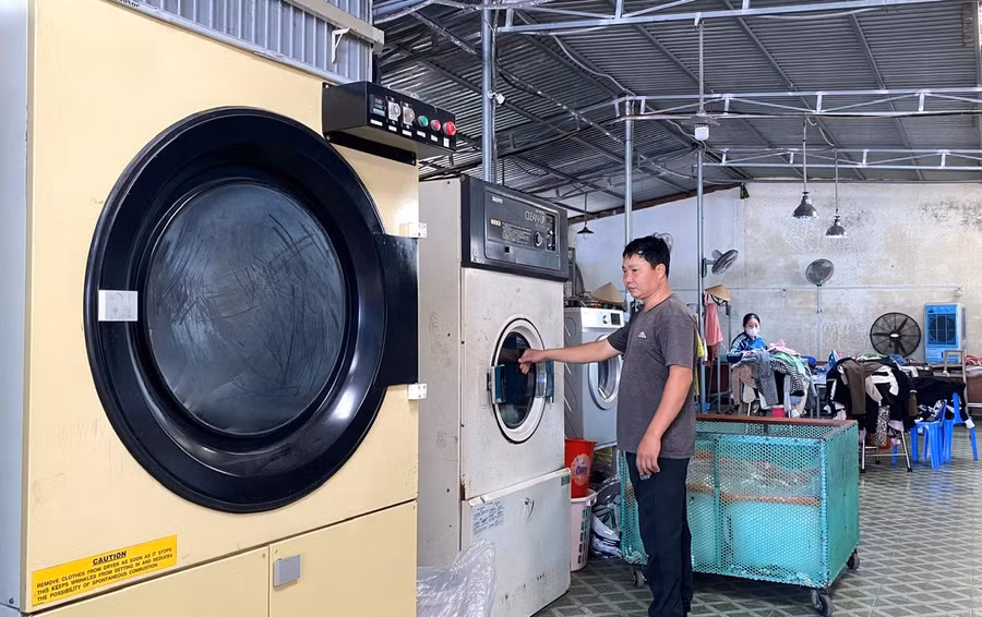 he-thong-may-giat-say-cong-nghiep-may-giat-gia-dinh-tai-co-so-giat-ui-tien-loi-hoat-dong-het-cong-suat-trong-mua-kinh-doanh-cao-diem.jpg