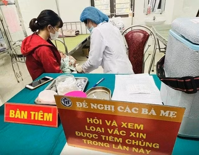 Các bậc phụ huynh cần chủ động đưa trẻ đi tiêm vắc xin phòng bệnh cho trẻ