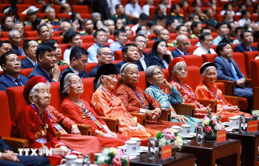 Các Mẹ Việt Nam Anh hùng dự Hội nghị Tri ân người có công với cách mạng toàn quốc năm 2026. (Ảnh: Dương Giang/TTXVN)