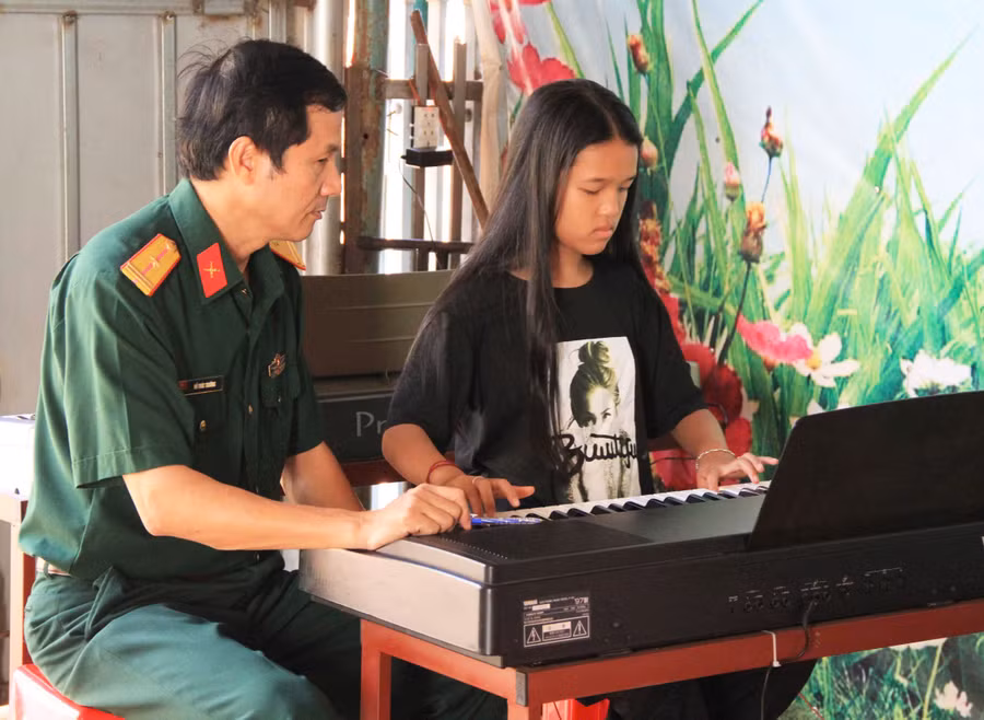 em-truong-bui-phuong-nhi-lop-6c-truong-thcs-nguyen-hien-thi-tran-chu-ty-bia-phai-thi-dat-huy-chuong-dong-tai-cuoc-thi-festival-piano-toan-quoc-2025-anh-hoang-hoai.jpg