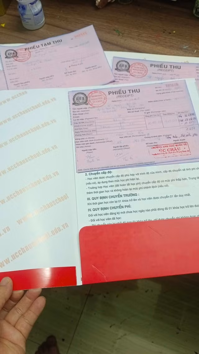 Nhiều phụ huynh đã đóng học phí rất lớn cho trung tâm tiếng Anh này