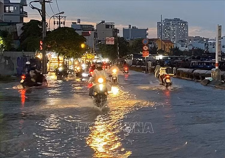 Tây Nguyên và Nam Bộ có mưa dông vào chiều tối. Ảnh: TTXVN phát