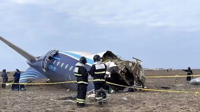 Hiện trường xác máy bay của Hãng Azerbaijan Airlines rơi gần thành phố miền tây Aktau (Kazakhstan) hôm 25.12.2024