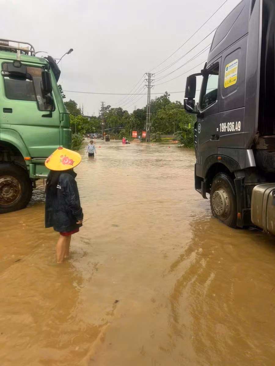 Mưa lớn gây ngập lụt, chia cắt đường giao thông Tuyên Quang - Hà Giang ảnh 1