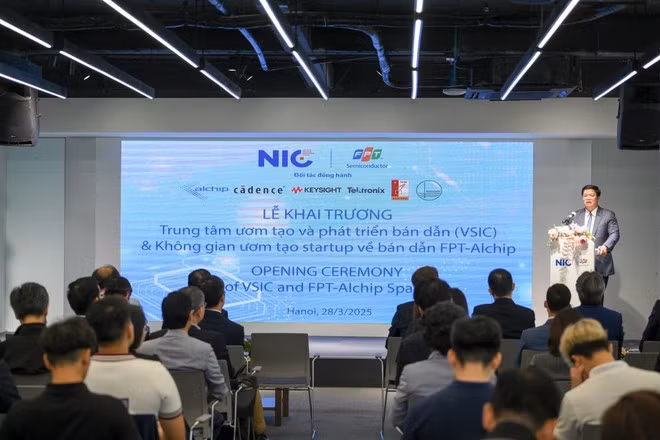 Thứ trưởng Bộ Tài chính cam kết về sự đồng hành cùng doanh nghiệp, các đối tác trong và ngoài nước để thúc đẩy sự phát triển của ngành công nghiệp bán dẫn tại Việt Nam. (Ảnh: Vietnam+)