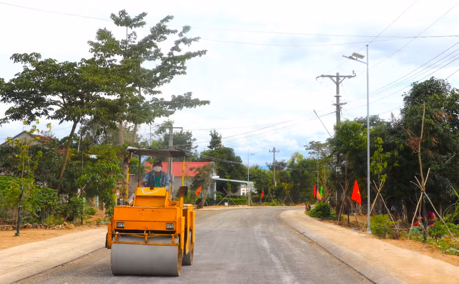 duong-lang-mo-hra-dap-xa-kong-lonng-khong-duoc-dau-tu-mo-rong-tham-nhua-tao-dieu-kien-cho-nguoi-dan-di-lai-thuan-tien-va-phuc-vu-khach-du-lich-den-tham-quan-tot-hon-anh-an-phat.jpg