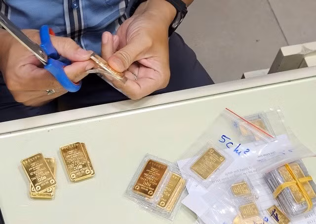 Giá vàng miếng SJC, vàng nhẫn sáng nay ổn định so với hôm qua