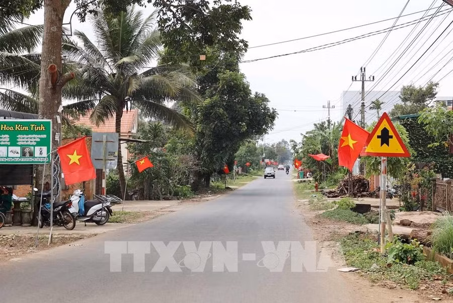 Tuyến “Đường cờ Tổ quốc” ở buôn Tiêu, xã Ea Tiêu, huyện Cư Kuin, tỉnh Đắk Lắk. Ảnh: Hoài Thu – TTXVN