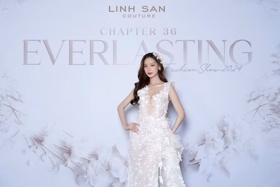 Bảo Ngọc nổi bật tại sự kiện nhờ chiều cao "khủng". Bên cạnh đó, nhan sắc ngọt ngào cũng giúp người đẹp được quan tâm hơn
