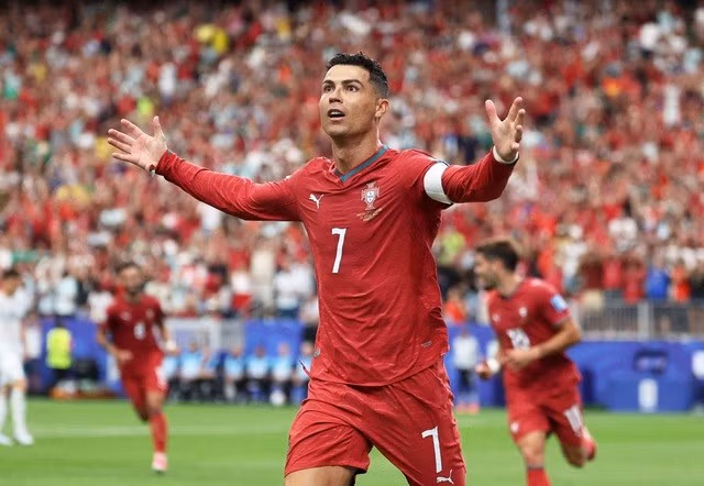 Ronaldo đã gia nhập cuộc đua với các ngôi sao hàng đầu thế giới