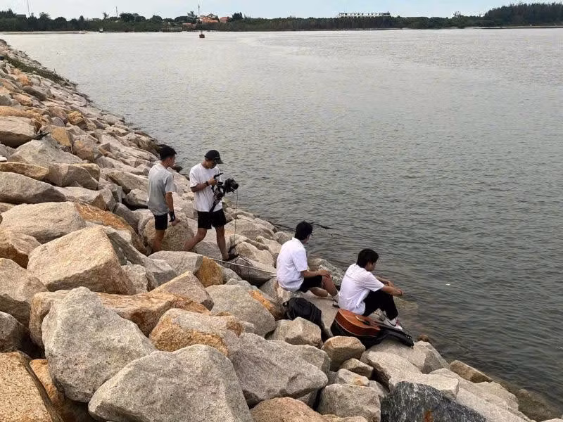 Nhóm chỉ sử dụng một máy quay duy nhất trong quá trình làm phim