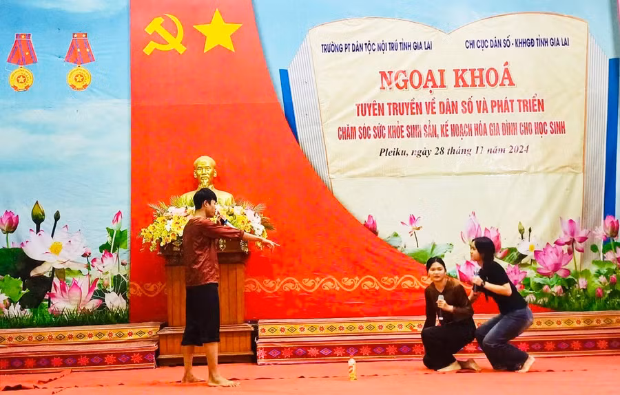 ngoai-truyen-thong-tai-cong-dong-cac-truong-hoc-trung-hoc-co-so-trung-hoc-pho-thong-tren-dia-ban-tinh-cung-long-ghep-tuyen-truyen-chu-de-ve-dan-so-va-phat-trien-cham-soc-skss-vi-thanh-nien-thanh-nie.jpg