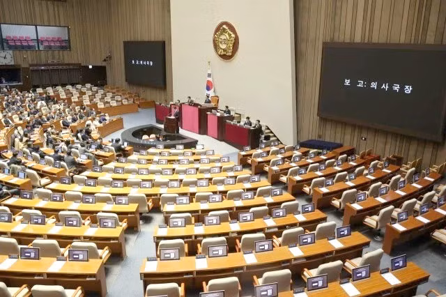 ben-trong-hoi-truong-toa-nha-quoc-hoi-han-quoc-anh-yonhap.jpg