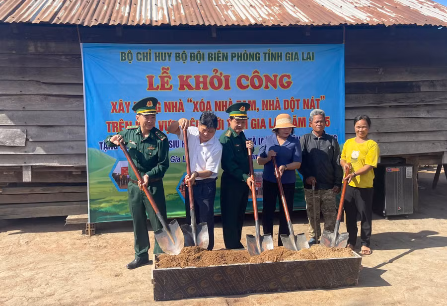 khoi-cong-xay-dung-nha-tinh-nghia-cho-nguoi-dan-o-xa-ia-mor-anh-td.jpg