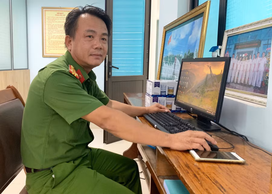 nam-2023-trung-ta-vo-tu-hai-duoc-ban-chi-dao-van-dong-hien-mau-tinh-nguyen-thi-xa-an-khe-tang-giay-khen-vi-co-thanh-tich-xuat-sac-trong-cong-tac-tuyen-truyen-van-dong-hien-mau-tinh-nguyen-giai-doan-2009-2023.jpg
