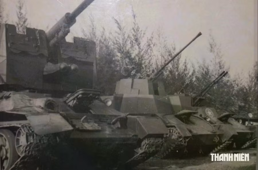 Pháo phòng không lắp trên xe tăng T-34 được đưa ra báo cáo với Bộ Quốc phòng, tháng 12.1971. Ảnh: Chụp lại từ Quân chủng phòng không-không quân
