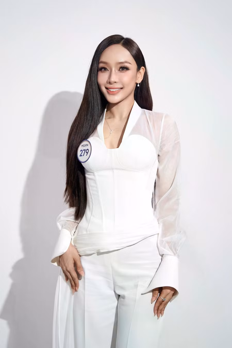 Ngô Mỹ Hải từng tham gia một số cuộc thi nhan sắc, đồng thời vào top 8 Duyên dáng bolero 2019. Cô cao 1,7m, số đo ba vòng 84-59-90. Người đẹp 31 tuổi đến với Hoa hậu Hoàn vũ Việt Nam 2025 bằng tinh thần “dám bước tiếp”, không ngần ngại trước thử thách